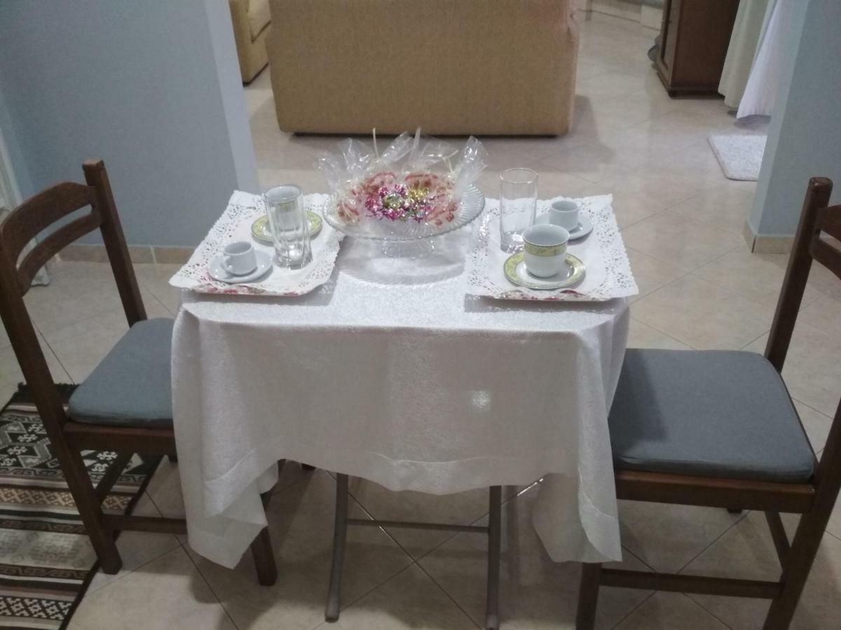 Family Apartments Mesolóngion المظهر الخارجي الصورة